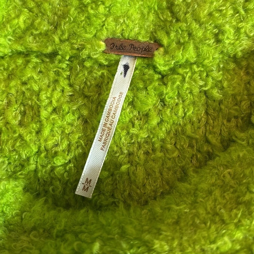 FREE PEOPLE Bright Green Cozy Sweater medium oversized - Picture 4 of 5